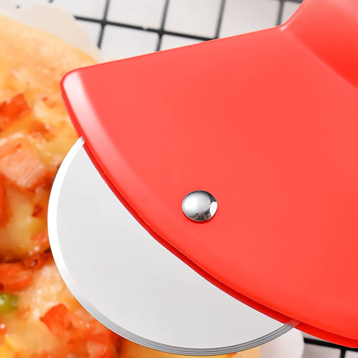 Cool Axe Shaped Pizza Cutter w - Funny Kitchen Gadgets Gifts のレビューと価格