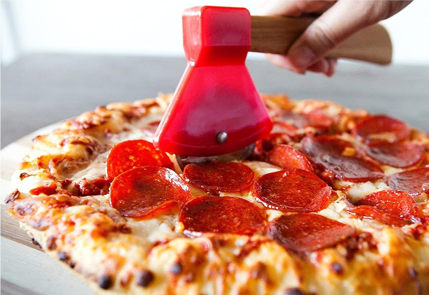 Cool Axe Shaped Pizza Cutter w - Funny Kitchen Gadgets Gifts のレビューと価格